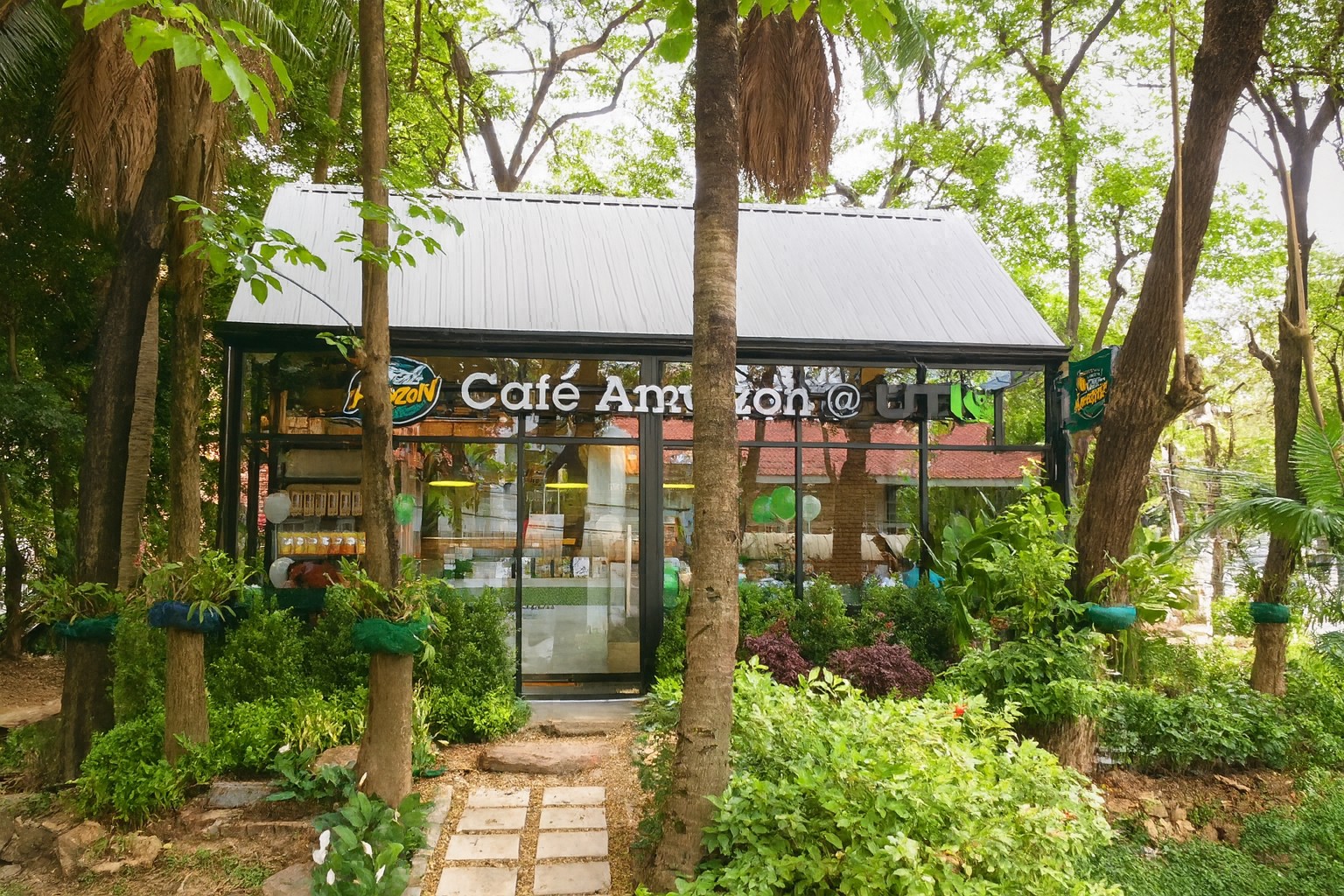 ติดตั้งและเดินสายระบบไฟฟ้า สำหรับร้านกาแฟ Amazon สาขามหาวิทยาลัยเทคโนโลยีราขมงคล กรุงเทพ